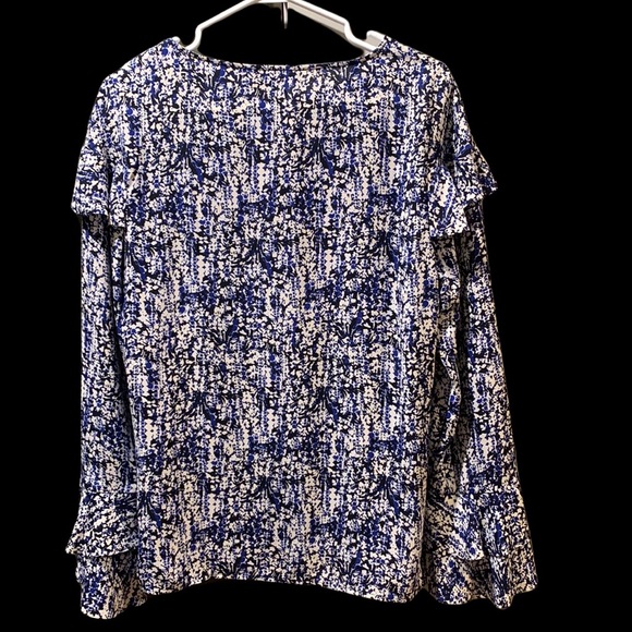 Banana Republic Flounce blouse. - Picture 2 of 8